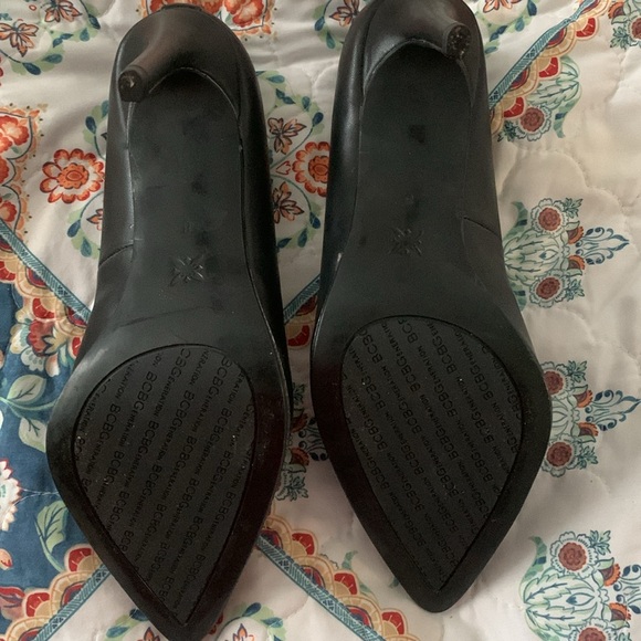 BCBG leather shoes almost new with box silver lining design 3 inch heels. - Picture 4 of 4